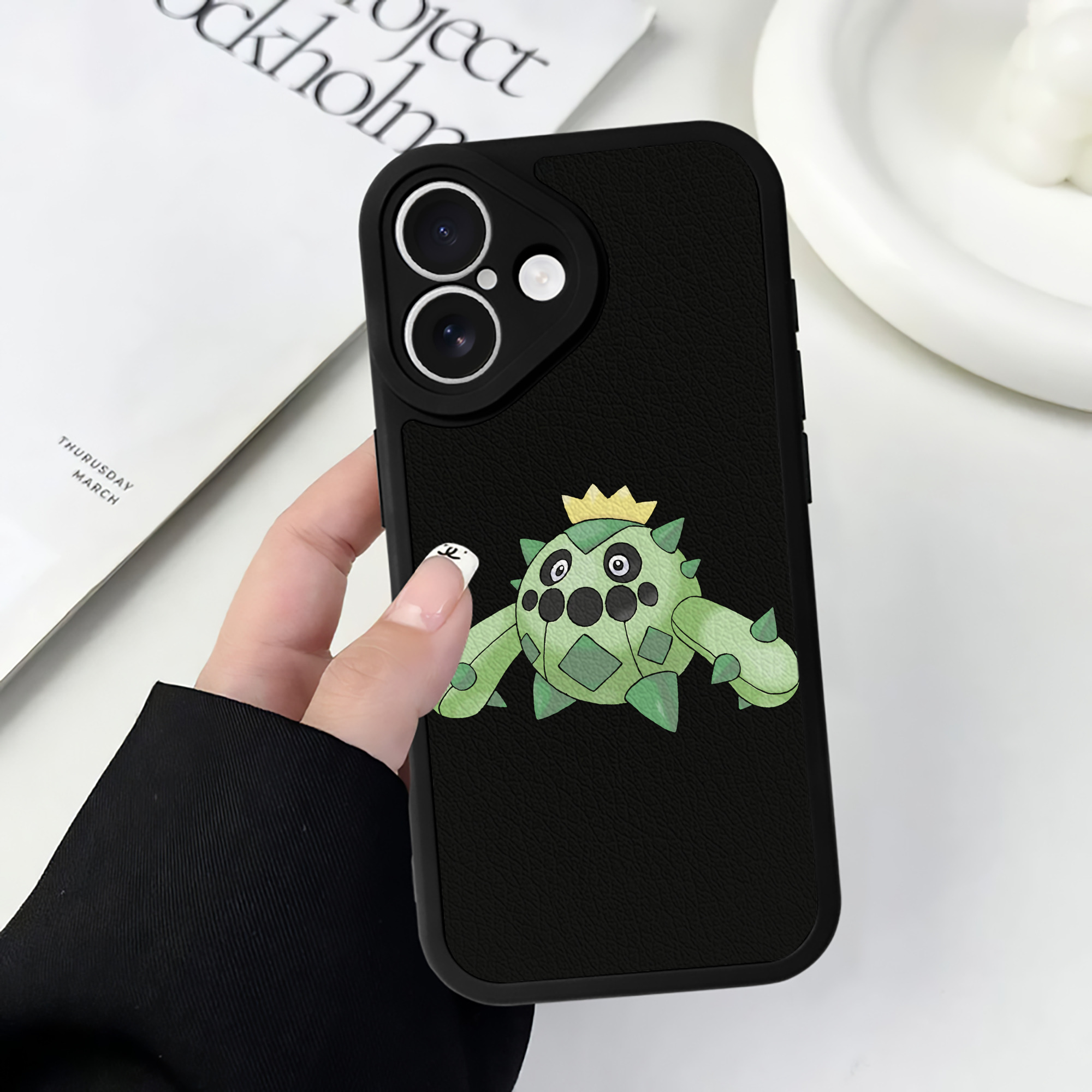 （画像用） ポケットモンスター Pokémon 【iPhone 16シリーズ対応】シリコンスマホケース（レザー調） 材質：シリコン